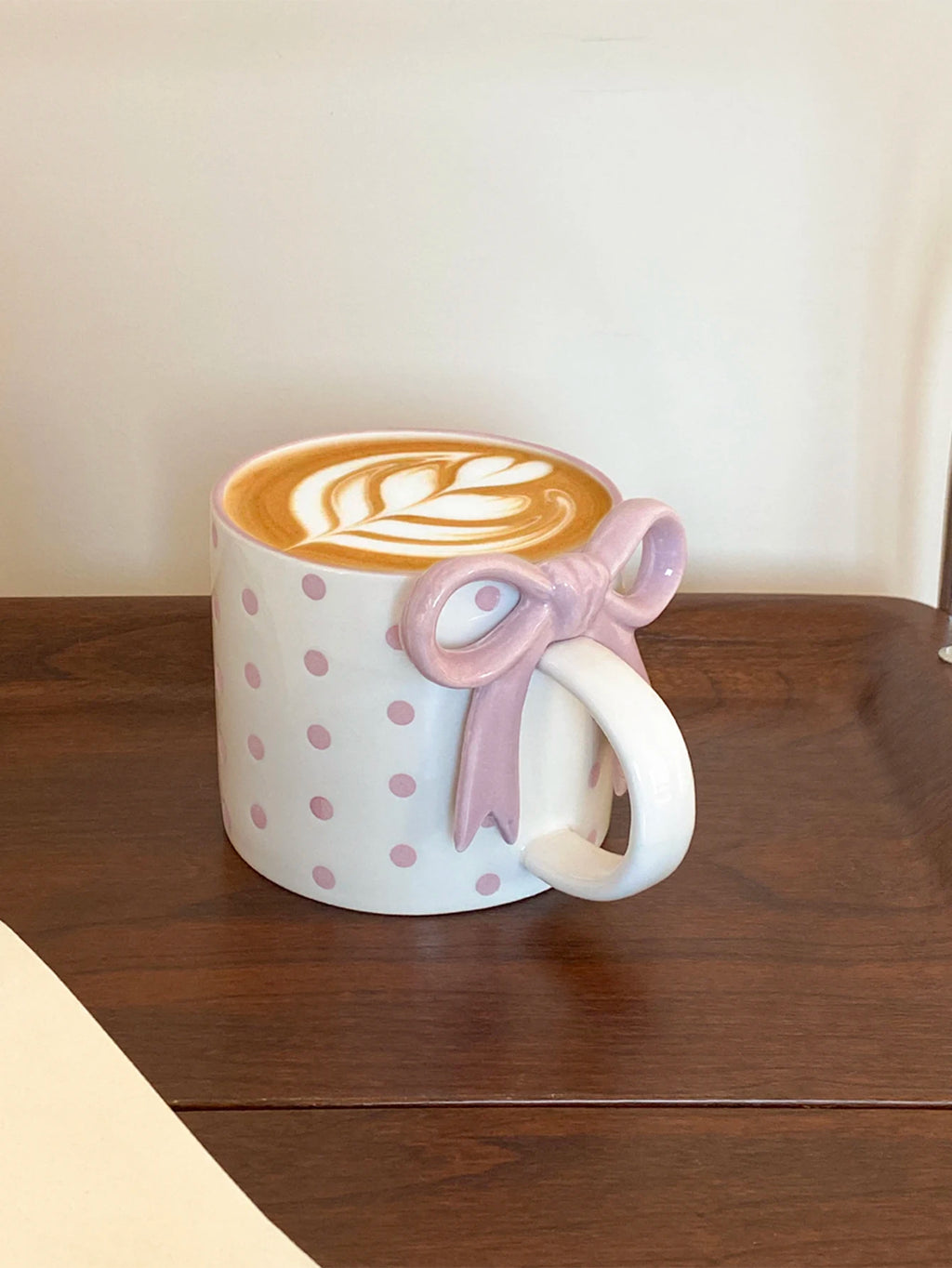 1Pc Ceramic Mug with Bowknot Handle and Heart Design, Creative Bowknot Handle Design with Checkerboard Pattern, Suitable for Home Decoration, Daily Household Use, Breakfast Milk, Afternoon Tea Coffee, Latte Art Cup for Coffee