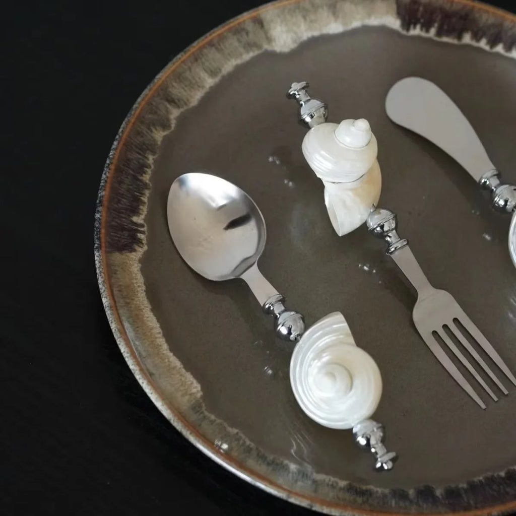 Natural Conch Shell Handle Fork Spoon Knife Stainless Steel Seashell Flatware Dessert Spoon Dinner Knife Salad Fork Dinnerware
