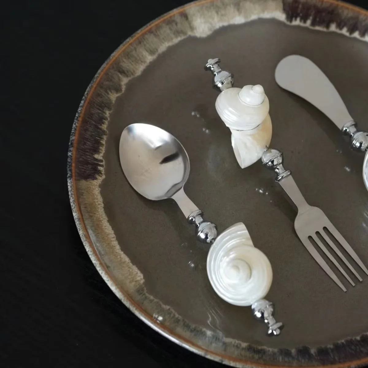 Natural Conch Shell Handle Fork Spoon Knife Stainless Steel Seashell Flatware Dessert Spoon Dinner Knife Salad Fork Dinnerware
