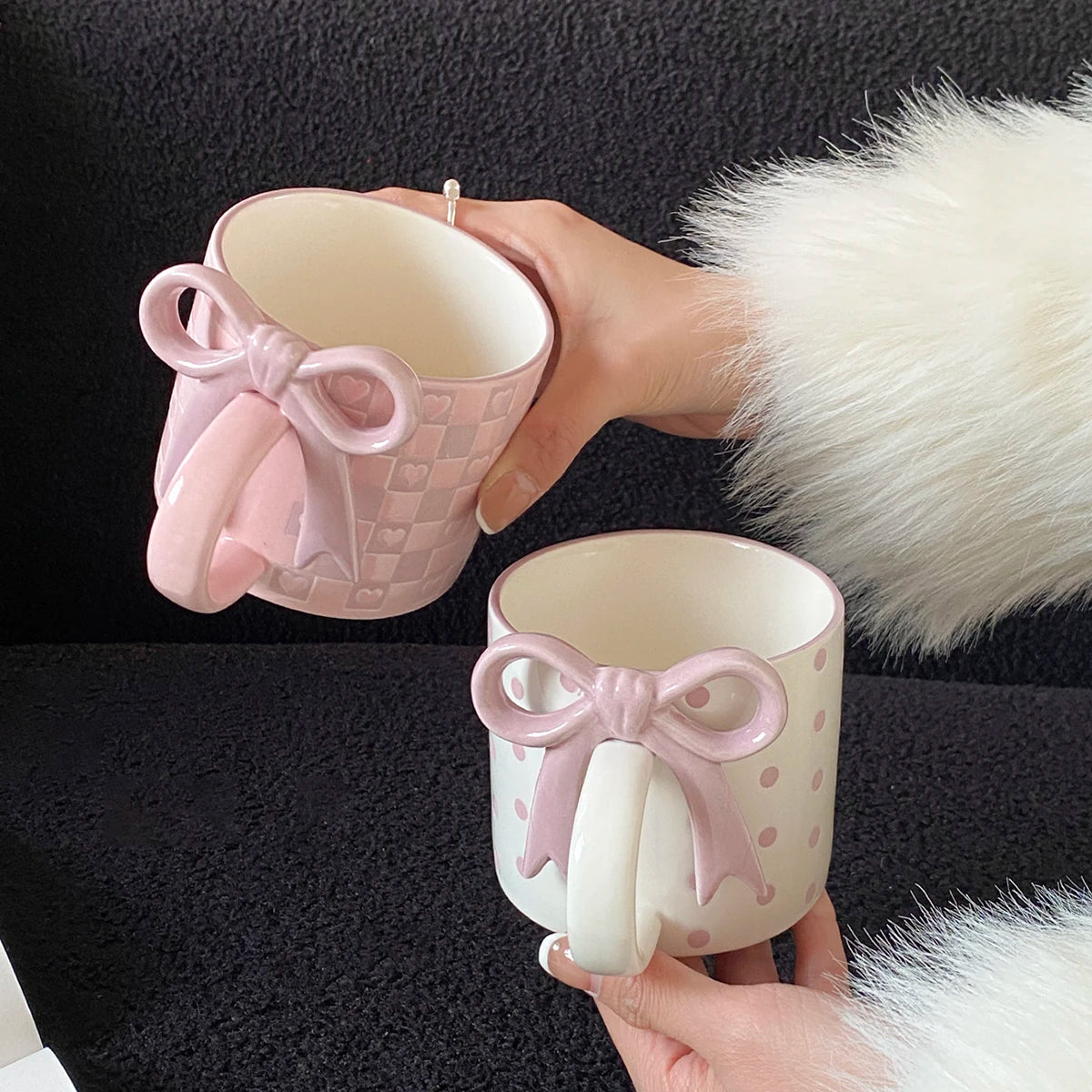 1Pc Ceramic Mug with Bowknot Handle and Heart Design, Creative Bowknot Handle Design with Checkerboard Pattern, Suitable for Home Decoration, Daily Household Use, Breakfast Milk, Afternoon Tea Coffee, Latte Art Cup for Coffee