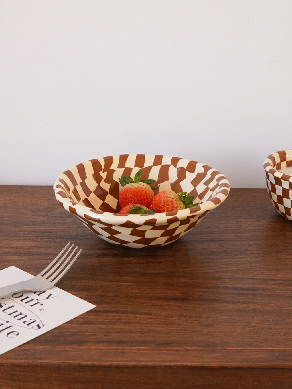 1Pc Rose Striped Ceramic Bowl, Creative Design Hand-Painted Checkerboard Ceramic Dessert Bowl, Exquisite and Aesthetically Pleasing, Suitable for Daily Household Tableware, Ice Cream Bowls for Restaurants and Cafes, Afternoon