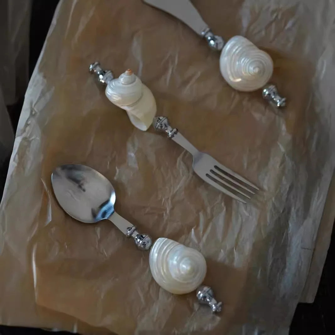 Natural Conch Shell Handle Fork Spoon Knife Stainless Steel Seashell Flatware Dessert Spoon Dinner Knife Salad Fork Dinnerware