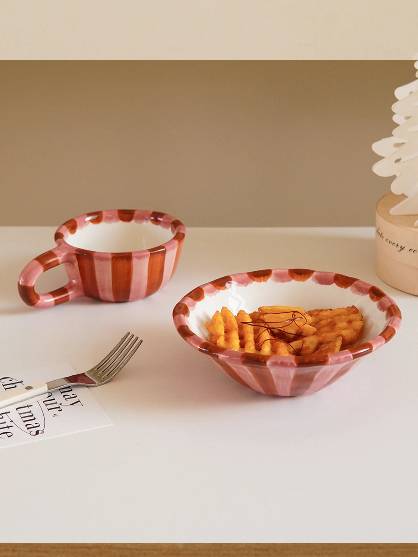 1Pc Rose Striped Ceramic Bowl, Creative Design Hand-Painted Checkerboard Ceramic Dessert Bowl, Exquisite and Aesthetically Pleasing, Suitable for Daily Household Tableware, Ice Cream Bowls for Restaurants and Cafes, Afternoon