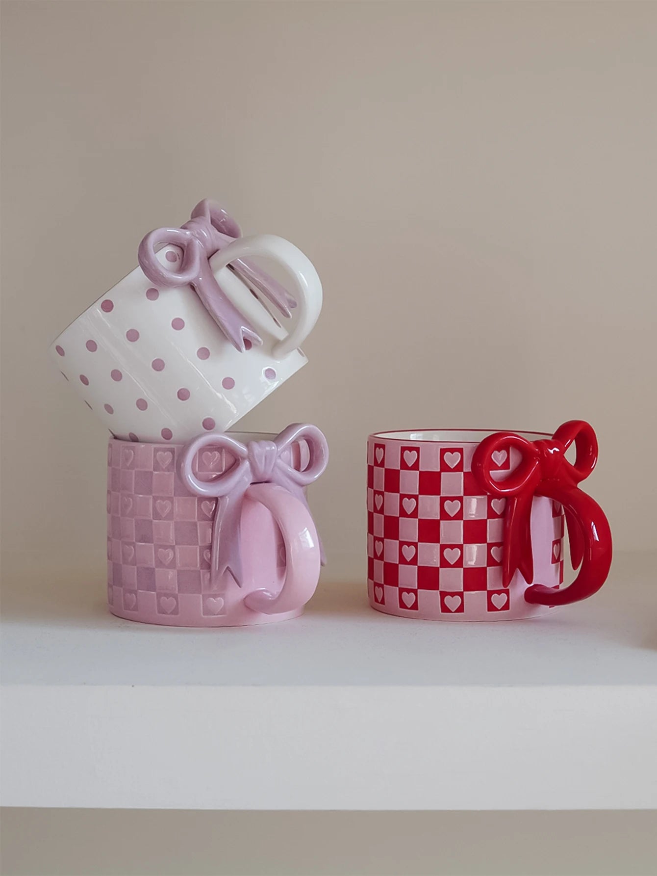 1Pc Ceramic Mug with Bowknot Handle and Heart Design, Creative Bowknot Handle Design with Checkerboard Pattern, Suitable for Home Decoration, Daily Household Use, Breakfast Milk, Afternoon Tea Coffee, Latte Art Cup for Coffee