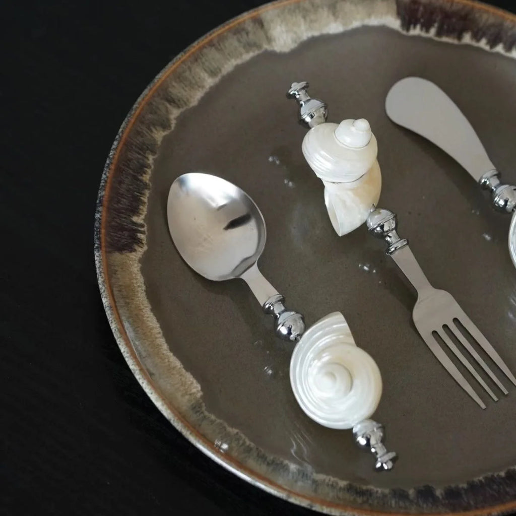 Natural Conch Shell Handle Fork Spoon Knife Stainless Steel Seashell Flatware Dessert Spoon Dinner Knife Salad Fork Dinnerware