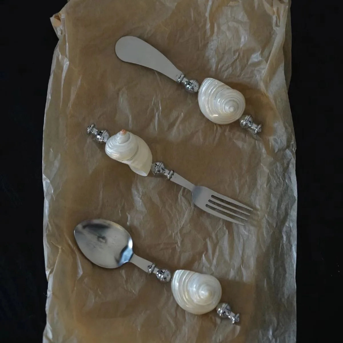 Natural Conch Shell Handle Fork Spoon Knife Stainless Steel Seashell Flatware Dessert Spoon Dinner Knife Salad Fork Dinnerware