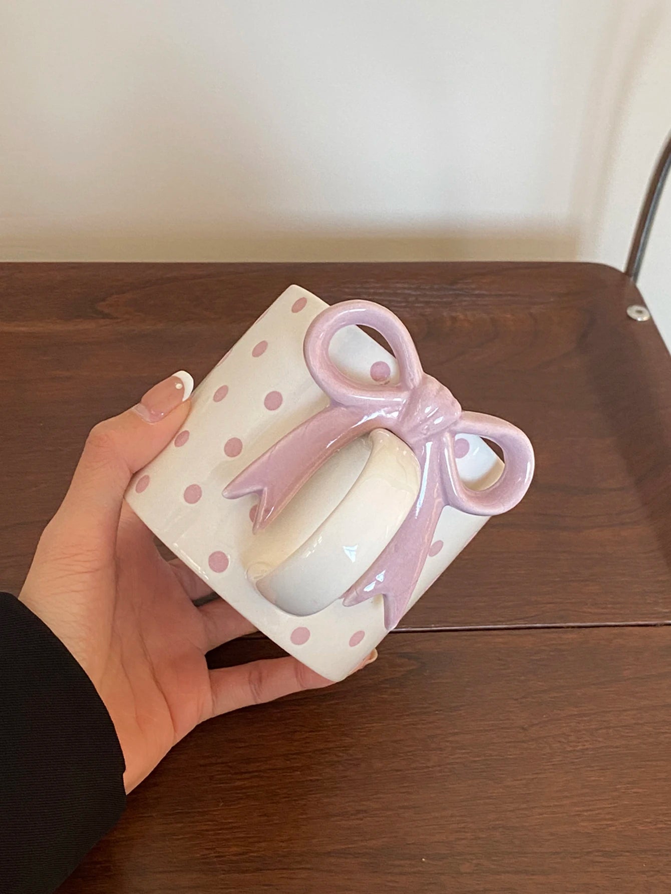 1Pc Ceramic Mug with Bowknot Handle and Heart Design, Creative Bowknot Handle Design with Checkerboard Pattern, Suitable for Home Decoration, Daily Household Use, Breakfast Milk, Afternoon Tea Coffee, Latte Art Cup for Coffee