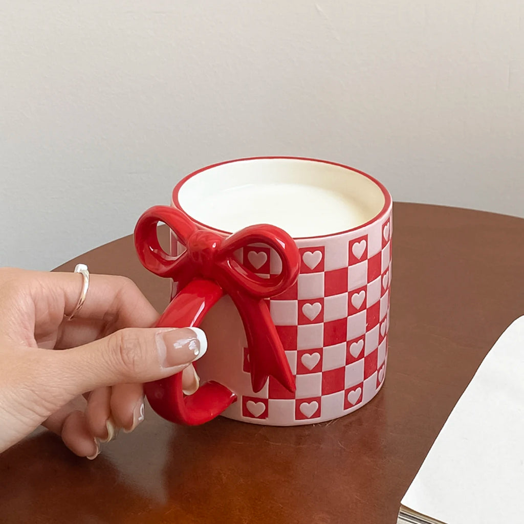 1Pc Ceramic Mug with Bowknot Handle and Heart Design, Creative Bowknot Handle Design with Checkerboard Pattern, Suitable for Home Decoration, Daily Household Use, Breakfast Milk, Afternoon Tea Coffee, Latte Art Cup for Coffee