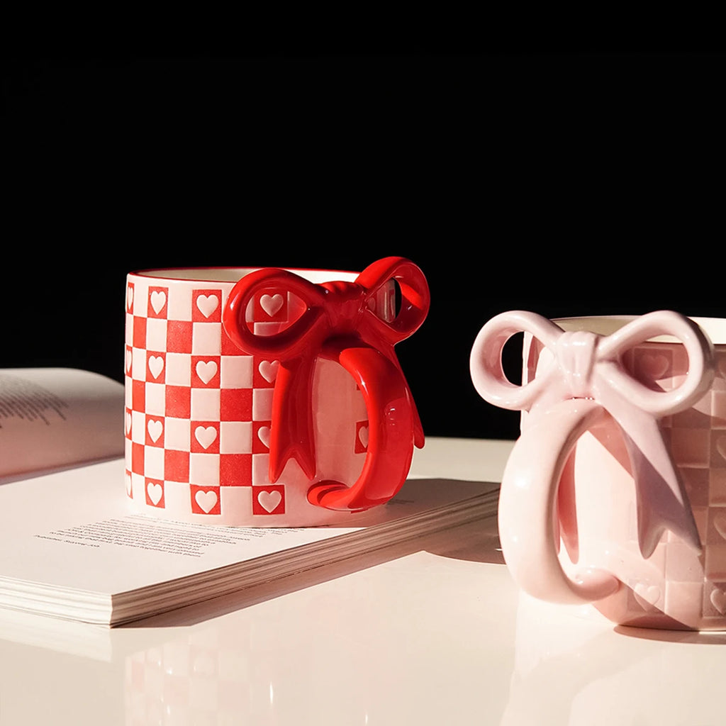 1Pc Ceramic Mug with Bowknot Handle and Heart Design, Creative Bowknot Handle Design with Checkerboard Pattern, Suitable for Home Decoration, Daily Household Use, Breakfast Milk, Afternoon Tea Coffee, Latte Art Cup for Coffee