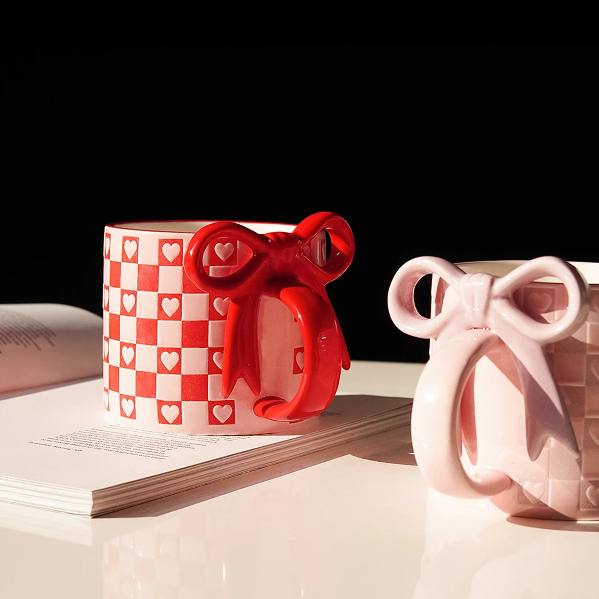 1Pc Ceramic Mug with Bowknot Handle and Heart Design, Creative Bowknot Handle Design with Checkerboard Pattern, Suitable for Home Decoration, Daily Household Use, Breakfast Milk, Afternoon Tea Coffee, Latte Art Cup for Coffee