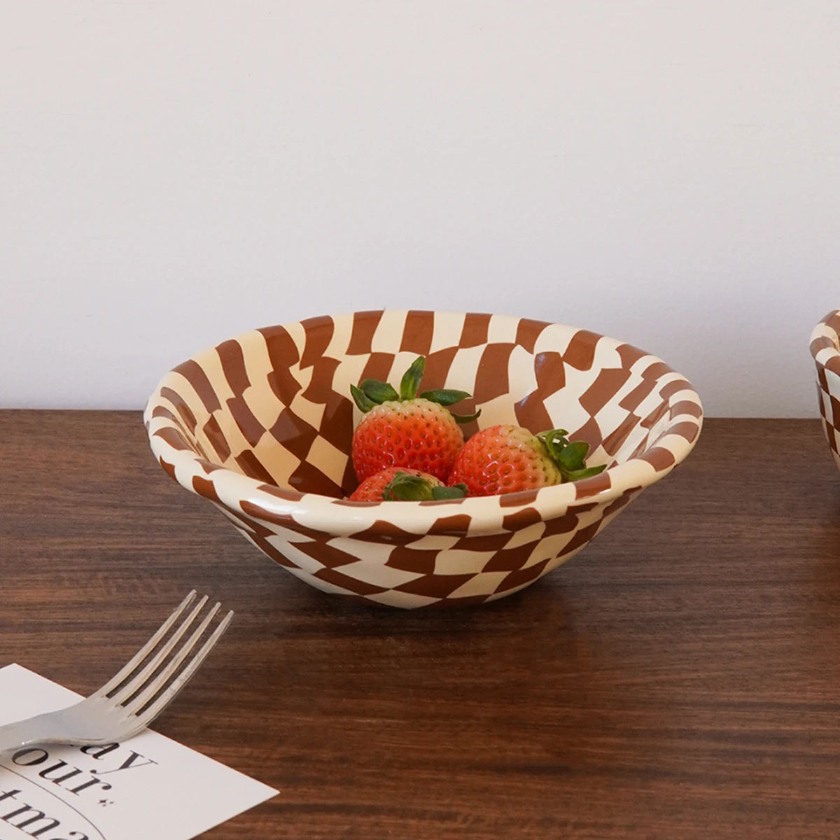 1Pc Rose Striped Ceramic Bowl, Creative Design Hand-Painted Checkerboard Ceramic Dessert Bowl, Exquisite and Aesthetically Pleasing, Suitable for Daily Household Tableware, Ice Cream Bowls for Restaurants and Cafes, Afternoon
