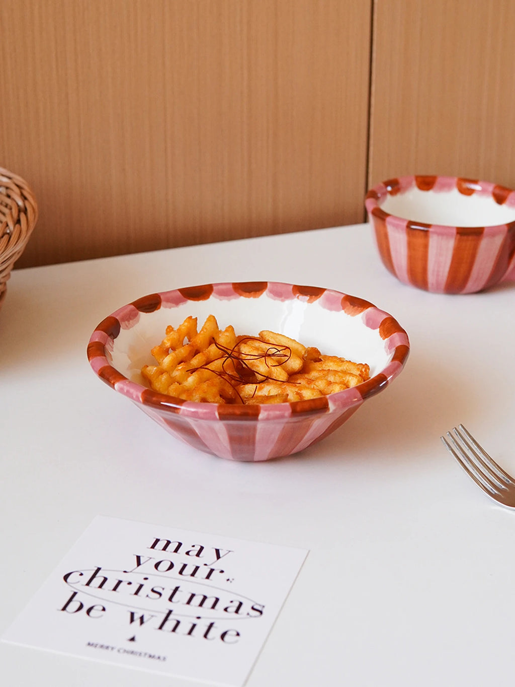 1Pc Rose Striped Ceramic Bowl, Creative Design Hand-Painted Checkerboard Ceramic Dessert Bowl, Exquisite and Aesthetically Pleasing, Suitable for Daily Household Tableware, Ice Cream Bowls for Restaurants and Cafes, Afternoon